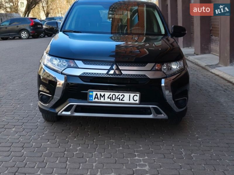 Позашляховик / Кросовер Mitsubishi Outlander 2019 в Житомирі