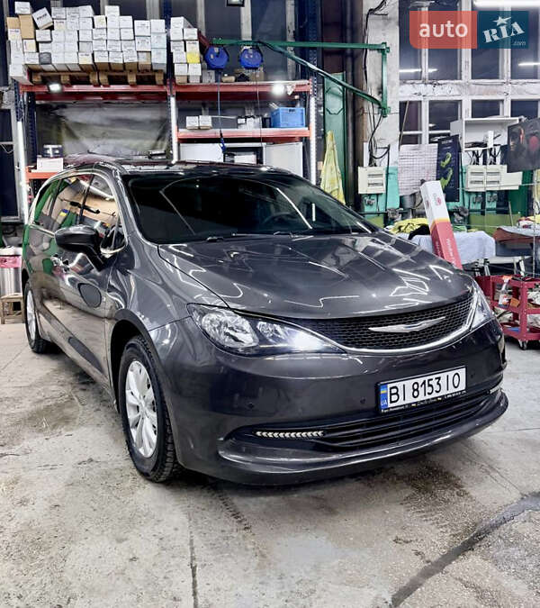 Минивэн Chrysler Pacifica 2017 в Киеве