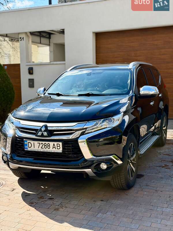 Внедорожник / Кроссовер Mitsubishi Pajero Sport 2016 в Киеве