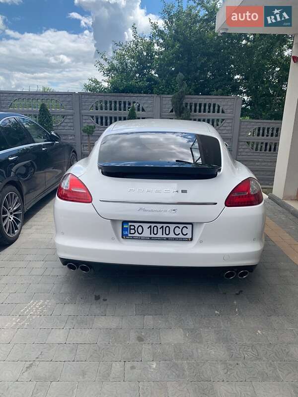 Хэтчбек Porsche Panamera 2010 в Тернополе