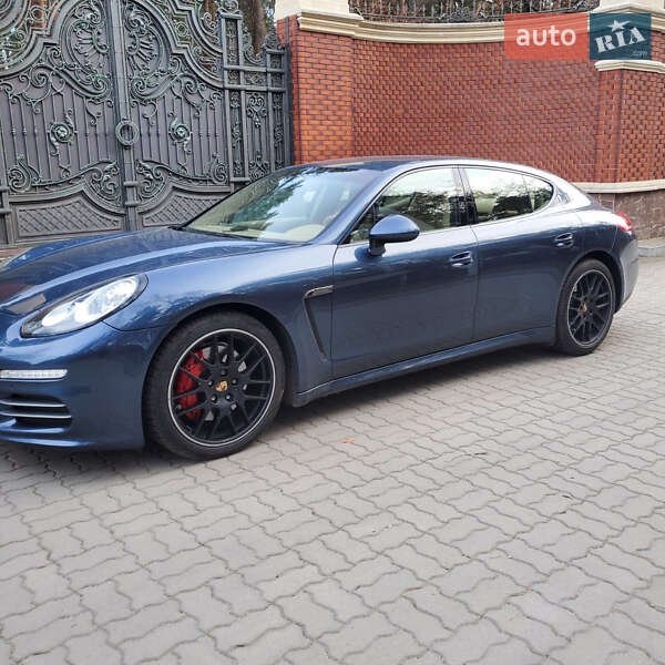 Фастбек Porsche Panamera 2013 в Києві