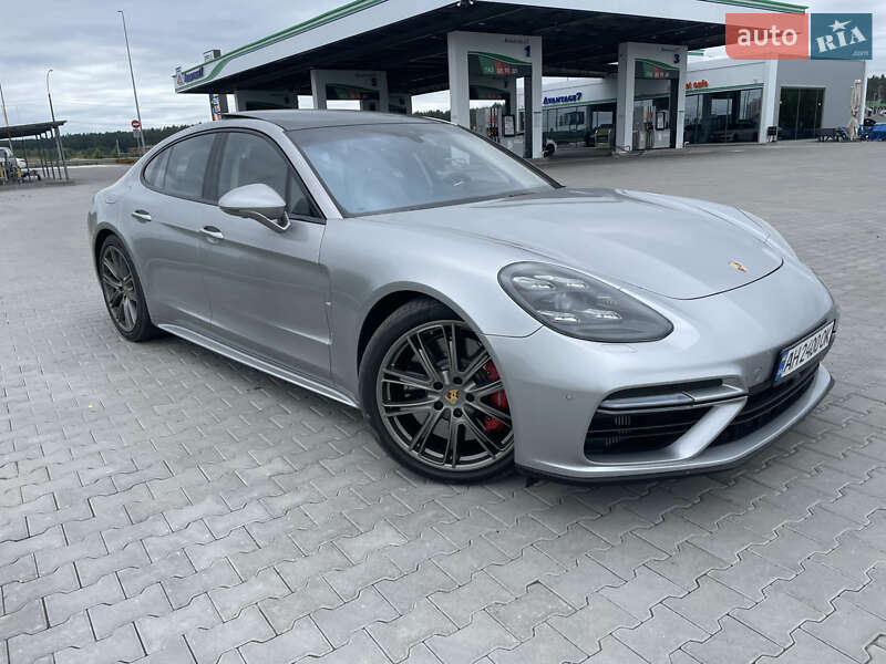 Фастбэк Porsche Panamera 2017 в Киеве Фастбэк Porsche Panamera 2017 в Киеве