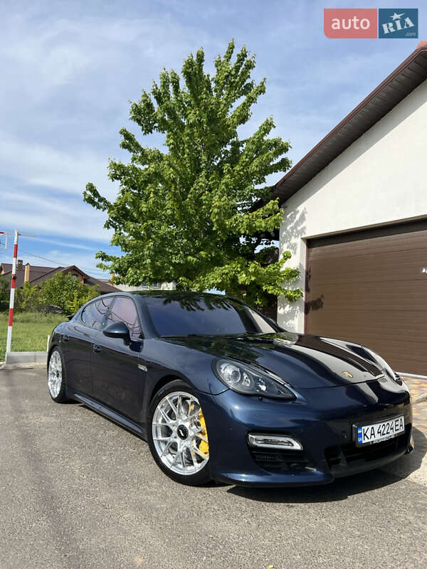 Фастбэк Porsche Panamera 2011 в Одессе