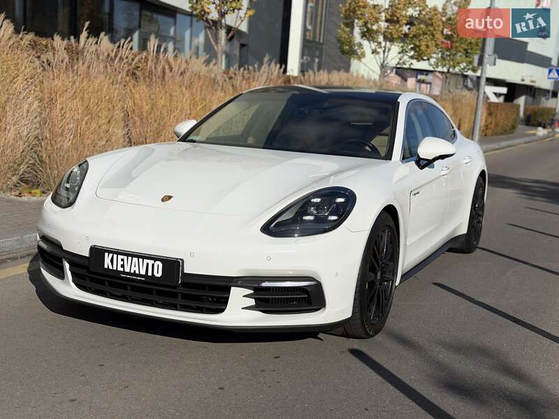 Фастбэк Porsche Panamera 2018 в Киеве