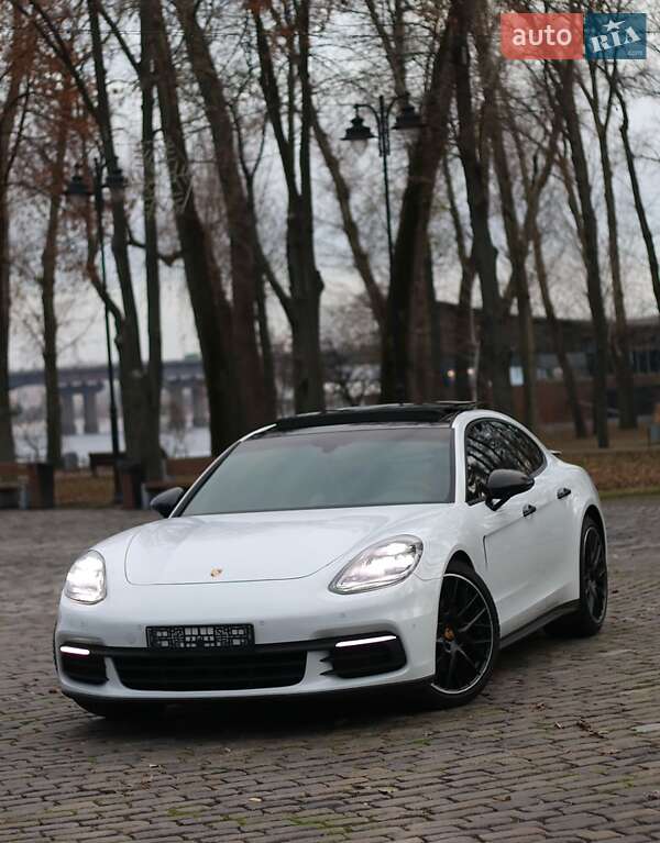 Фастбэк Porsche Panamera 2017 в Киеве