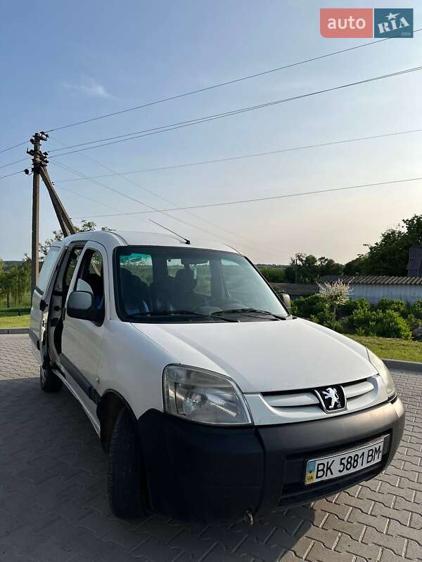 Минивэн Peugeot Partner 2011 в Шумске