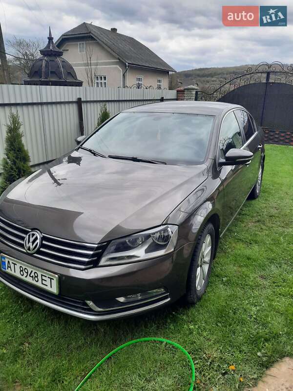 Седан Volkswagen Passat 2012 в Ивано-Франковске