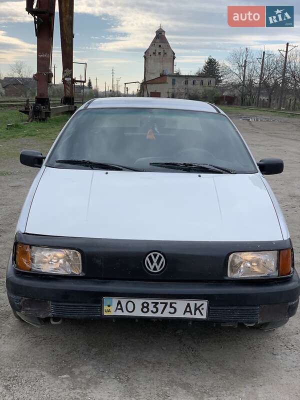 Седан Volkswagen Passat 1988 в Виноградове
