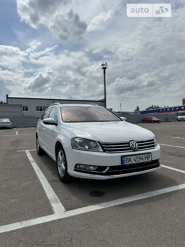 Универсал Volkswagen Passat 2011 в Ровно