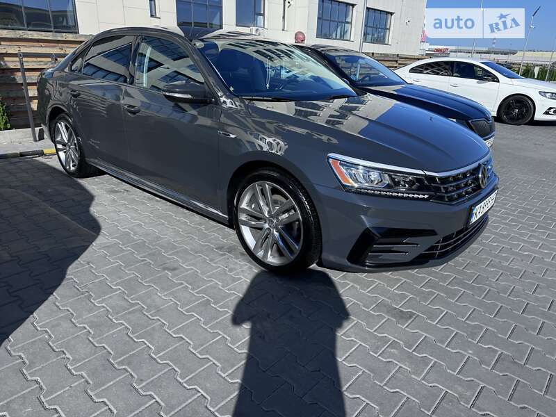 Седан Volkswagen Passat 2018 в Киеве