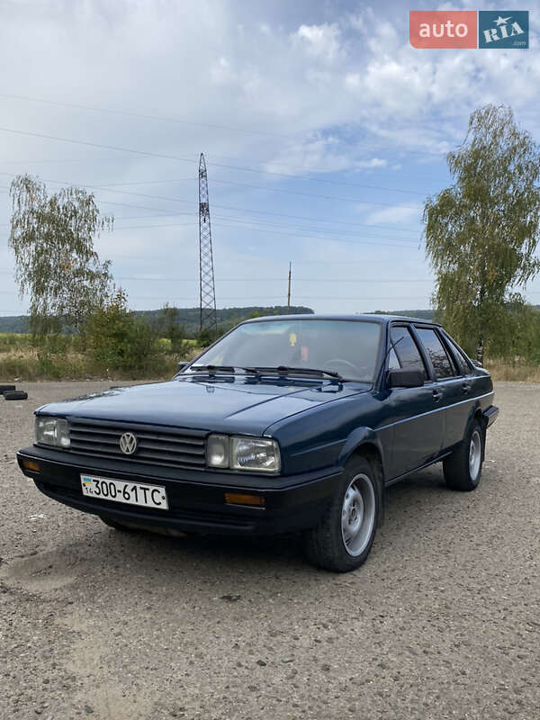 Седан Volkswagen Passat 1988 в Новом Роздоле