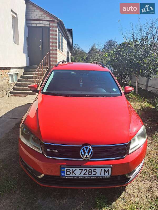 Универсал Volkswagen Passat 2011 в Ровно