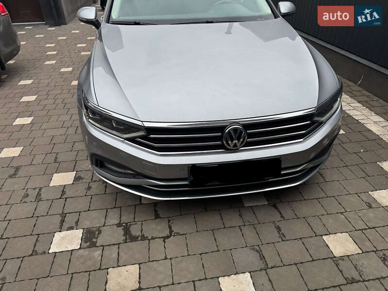 Седан Volkswagen Passat 2019 в Сваляве