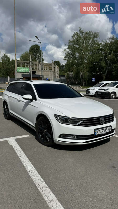 Универсал Volkswagen Passat 2016 в Киеве