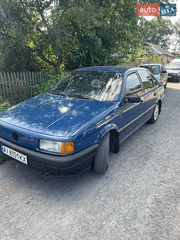 Седан Volkswagen Passat 1988 в Гайвороне