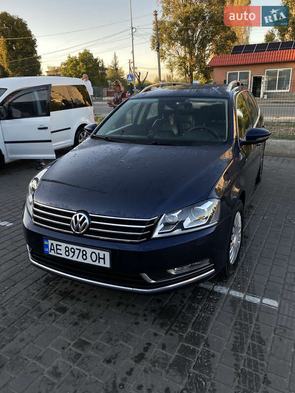 Універсал Volkswagen Passat 2012 в Дніпрі