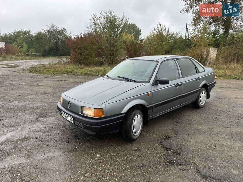 Седан Volkswagen Passat 1988 в Ходореві