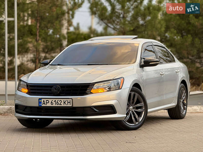 Седан Volkswagen Passat 2018 в Днепре