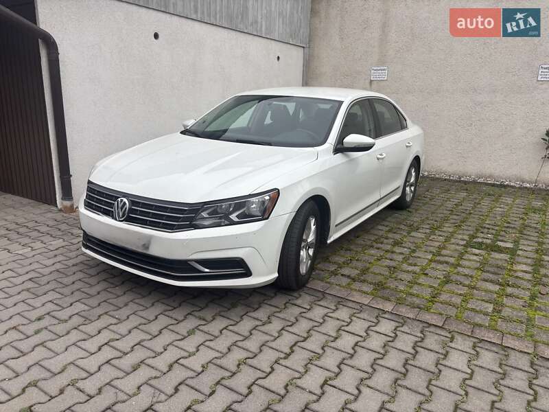 Седан Volkswagen Passat 2015 в Львове