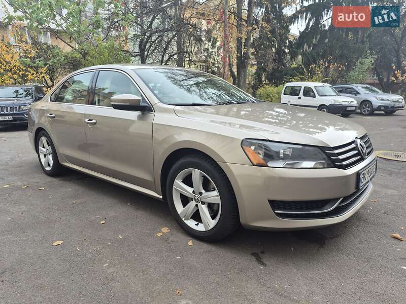 Седан Volkswagen Passat 2014 в Ровно