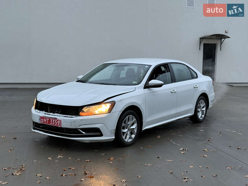 Седан Volkswagen Passat 2017 в Луцке