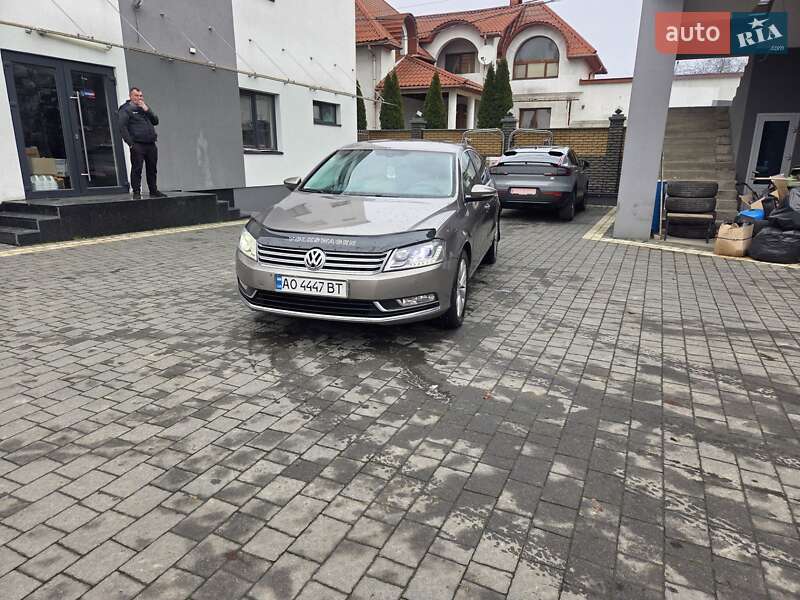 Седан Volkswagen Passat 2011 в Тячеве