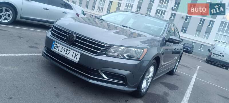 Седан Volkswagen Passat 2017 в Ровно