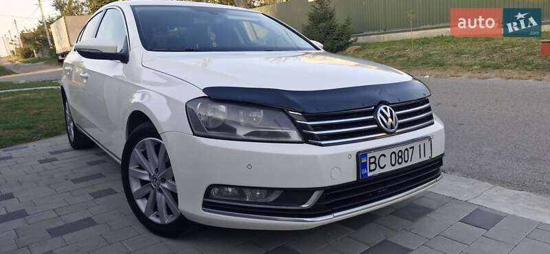 Седан Volkswagen Passat 2012 в Львове