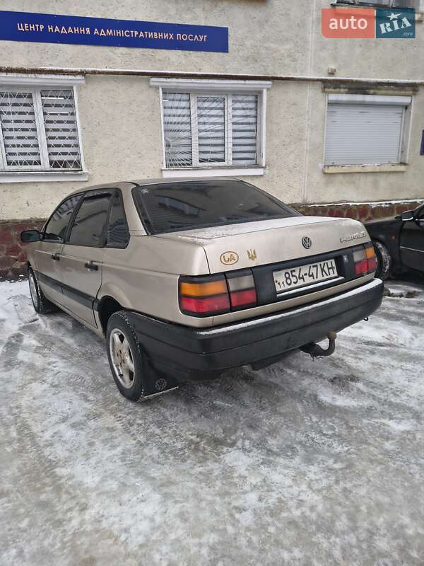 Седан Volkswagen Passat 1989 в Долине