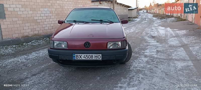 Седан Volkswagen Passat 1990 в Шепетовке