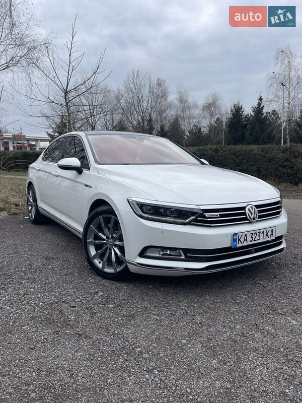 Седан Volkswagen Passat 2016 в Ужгороде