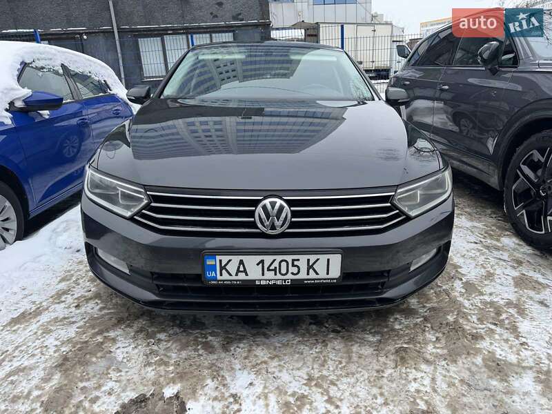 Седан Volkswagen Passat 2017 в Киеве