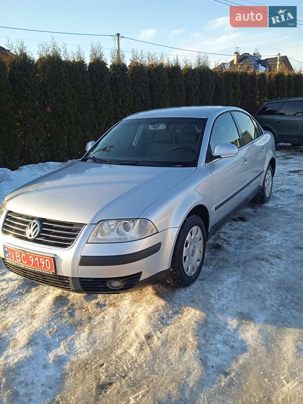 Седан Volkswagen Passat 2004 в Луцке Седан Volkswagen Passat 2004 в Луцке