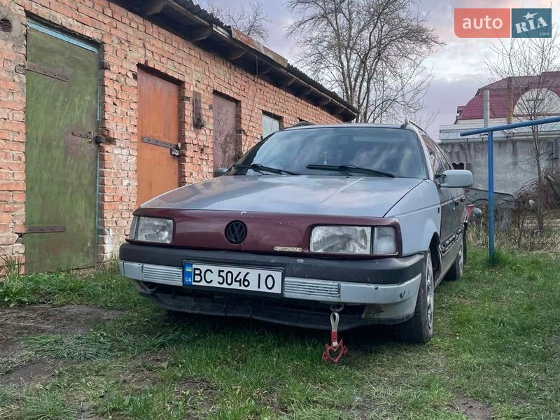 Универсал Volkswagen Passat 1993 в Бориславе