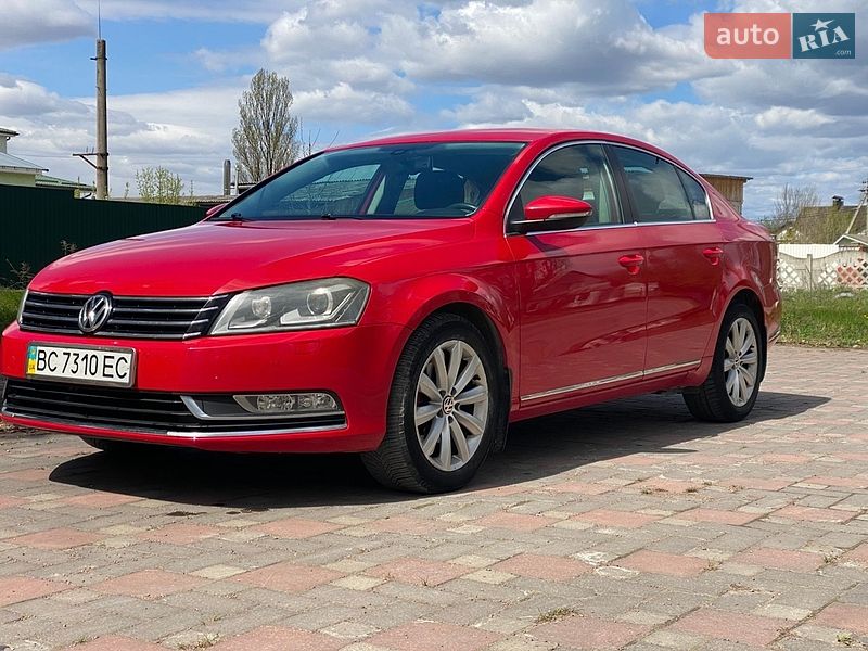 Седан Volkswagen Passat 2011 в Звягелі