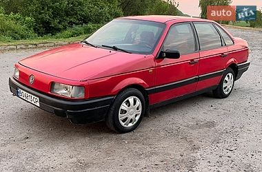 Седан Volkswagen Passat 1989 в Теофиполе