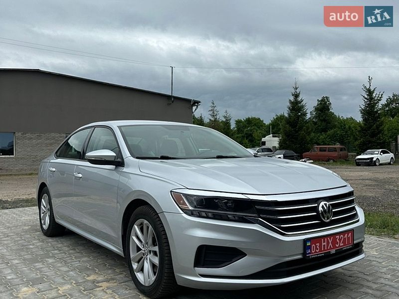 Седан Volkswagen Passat 2020 в Луцке
