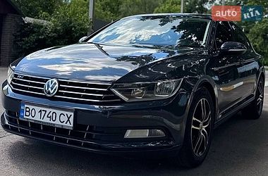 Седан Volkswagen Passat 2015 в Киеве