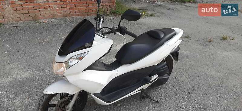 Макси-скутер Honda PCX 125 2010 в Каменец-Подольском Макси-скутер Honda PCX 125 2010 в Каменец-Подольском