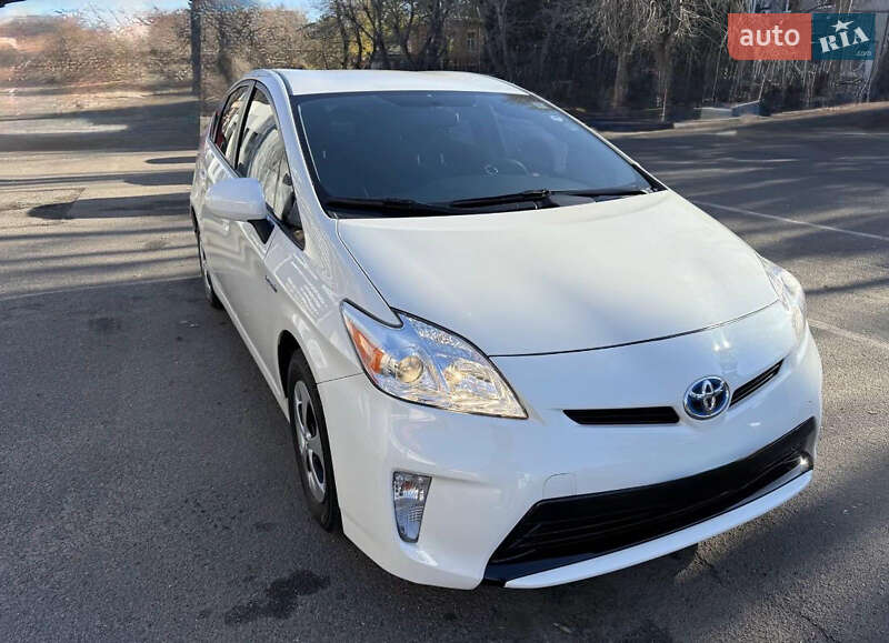 Хэтчбек Toyota Prius 2014 в Днепре