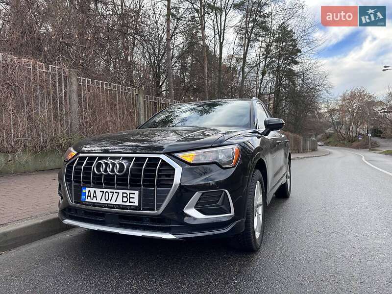 Внедорожник / Кроссовер Audi Q3 2020 в Киеве
