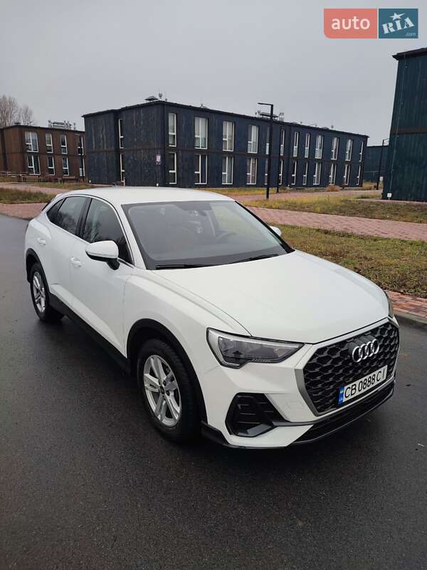 Внедорожник / Кроссовер Audi Q3 2021 в Чернигове