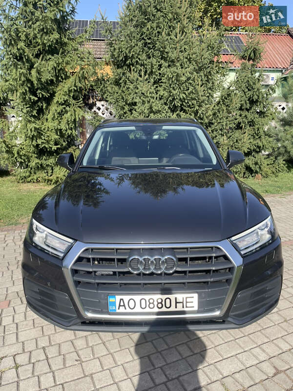 Внедорожник / Кроссовер Audi Q5 2017 в Мукачево