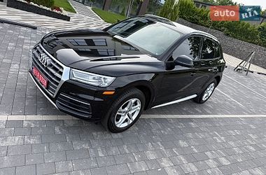 Позашляховик / Кросовер Audi Q5 2017 в Ужгороді