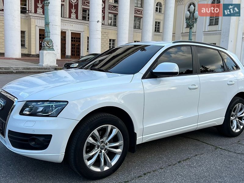Внедорожник / Кроссовер Audi Q5 2011 в Желтых Водах