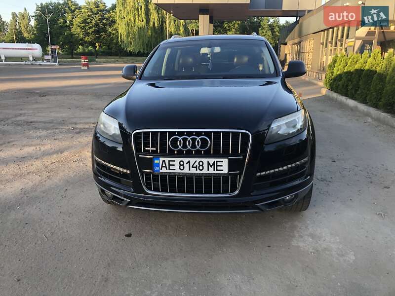 Внедорожник / Кроссовер Audi Q7 2013 в Синельниково