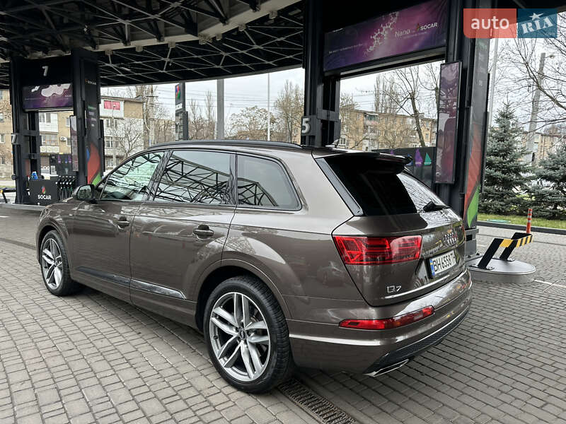 Позашляховик / Кросовер Audi Q7 2016 в Одесі