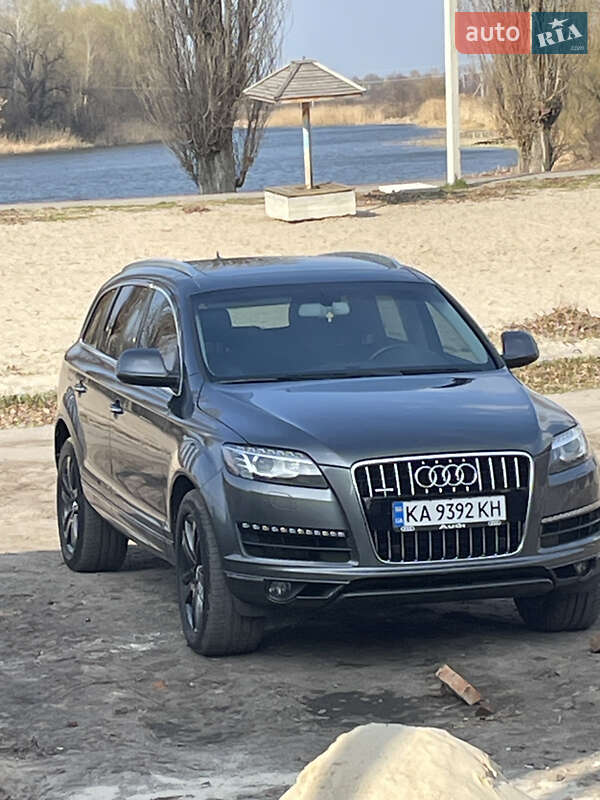Внедорожник / Кроссовер Audi Q7 2015 в Миргороде