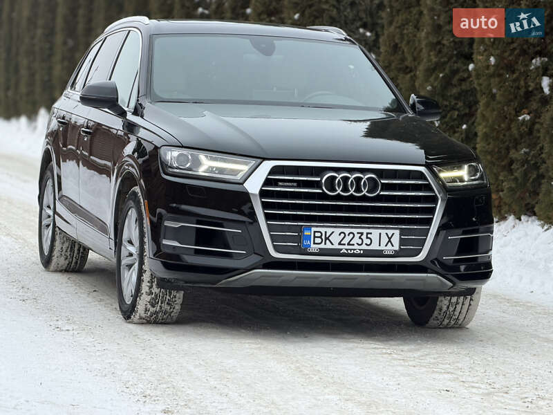 Внедорожник / Кроссовер Audi Q7 2016 в Дубно