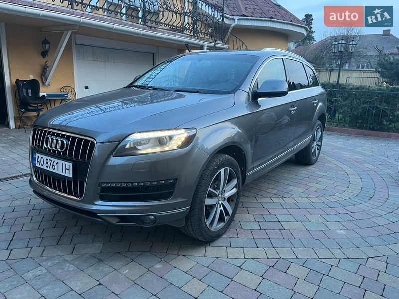 Внедорожник / Кроссовер Audi Q7 2015 в Ужгороде